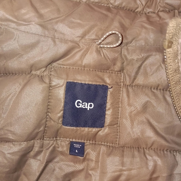 Unisex gap vest size large beige like color - Picture 5 of 9